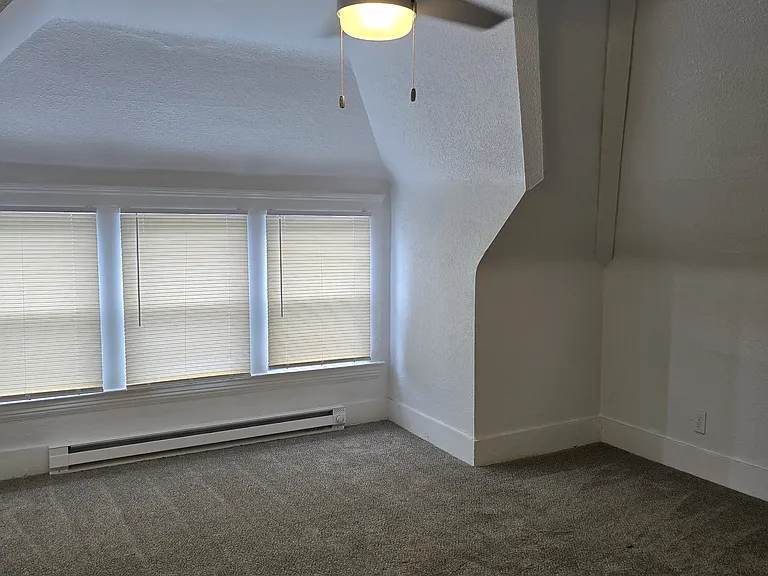 1564 E 82nd St #3 — Photo 32