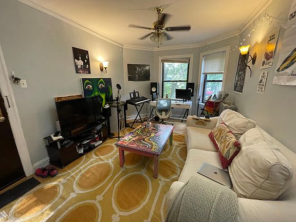 3rd image of 1433 W Carmen Ave APT 1F