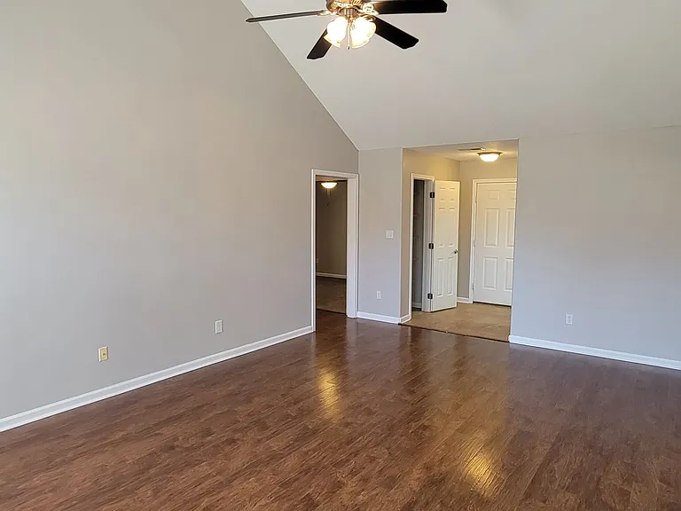 134 Liverpool Cv — Photo 3