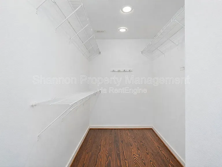 906 Andrews St — Photo 16
