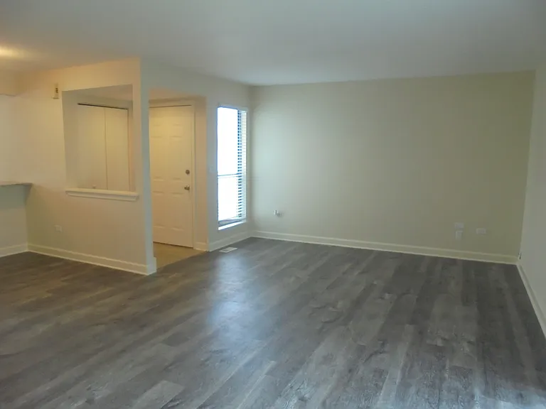 137 Manchester Ct — Photo 5