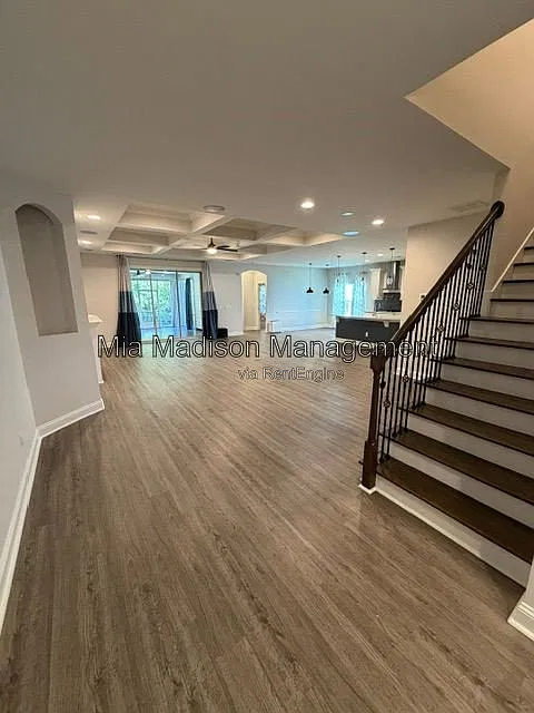 5 bed, 4.0 bath, 2984 sqft, $3,600 — Photo 4