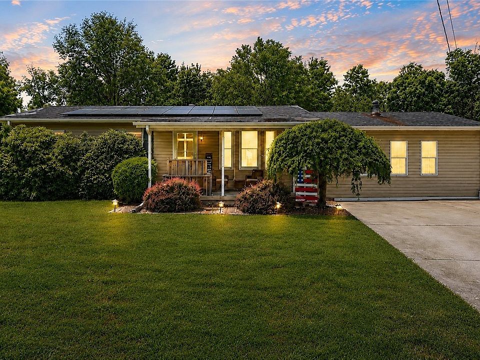 1st image of 220 Oak Park Ln