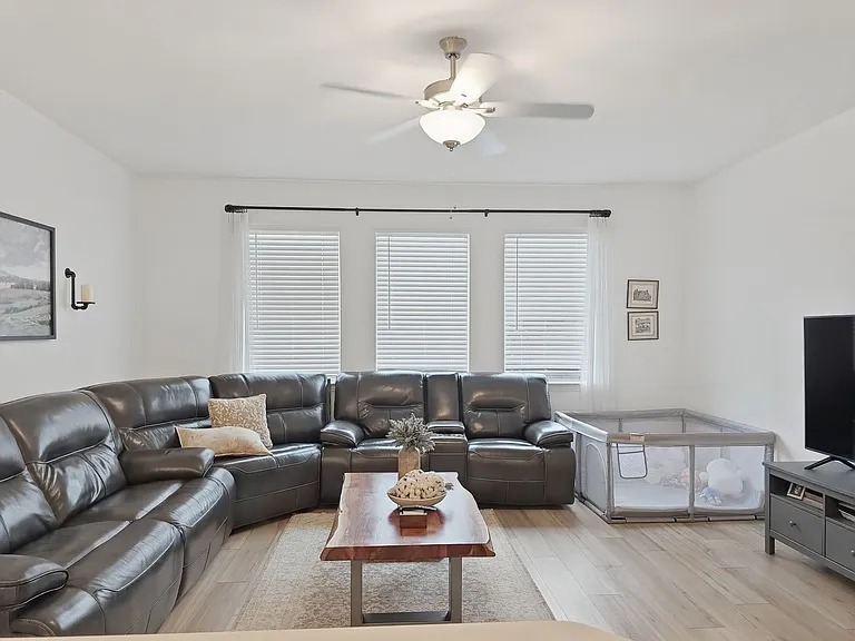 1100 Flameleaf Dr — Photo 9