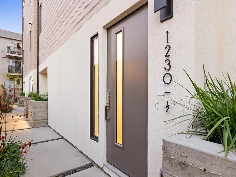 Let the private Main entrance welcome you home