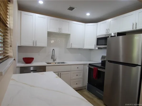 2929 SE Ocean Blvd APT 131-10, Stuart, FL 34996