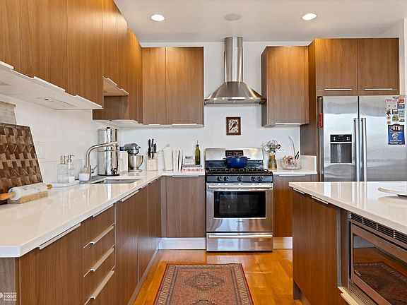 4th image of 2800 W Chicago Ave #3W