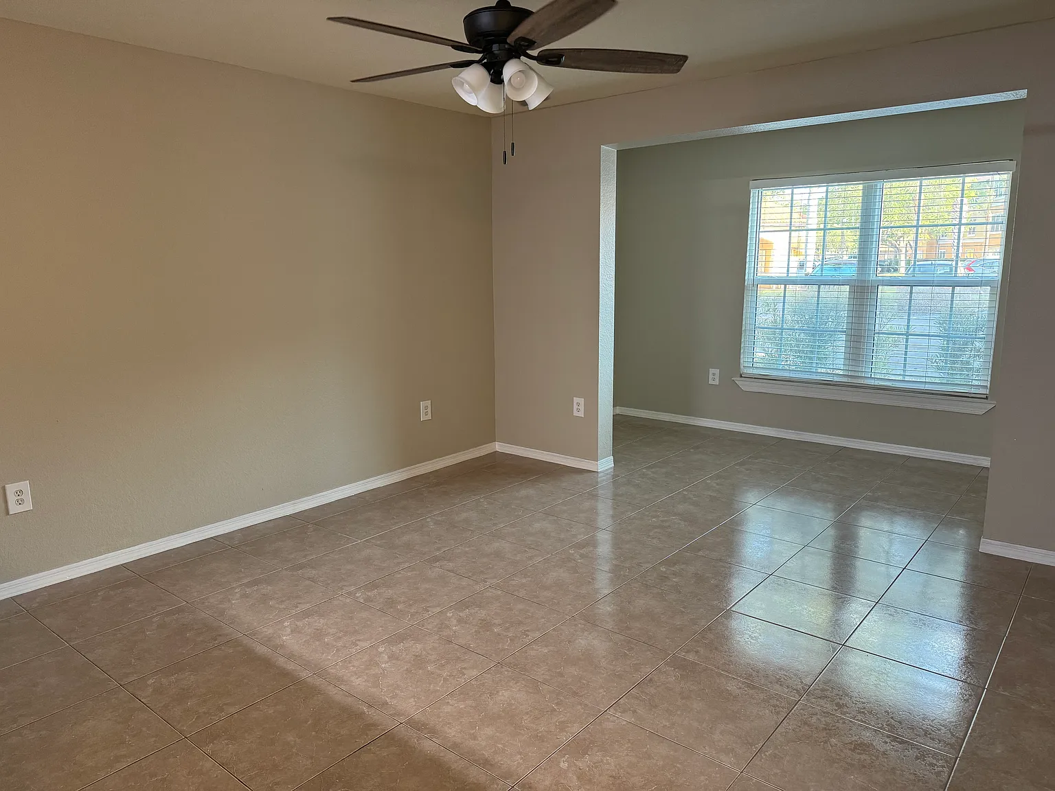 5463 Vineland Rd — Photo 4
