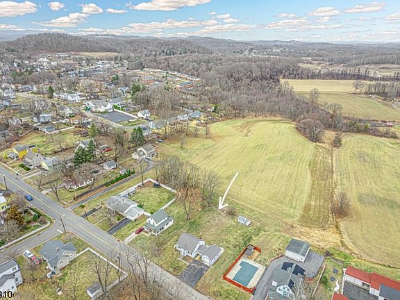 3rd image of 53 Walnut St