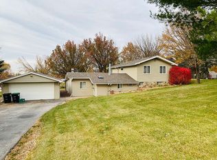 5702 V St, Omaha, NE 68117