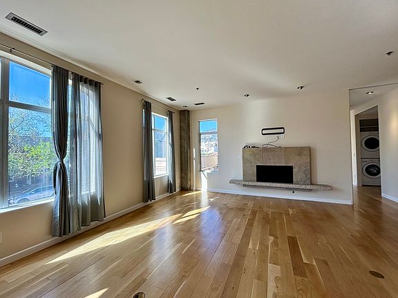 4th image of 1949 Pearl St Unit E