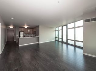 559 W Kinzie St #E0401, Chicago, IL 60661