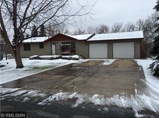 1027 Sunny Ridge Dr, Carver, MN 55315