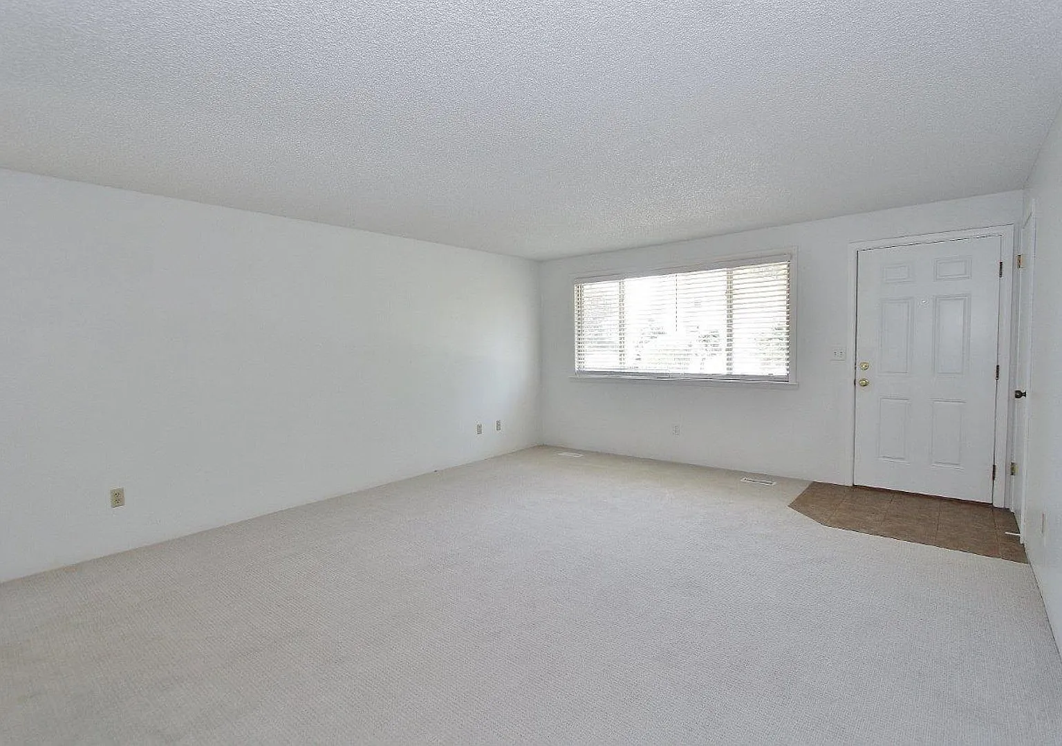 Charming Single-Level Townhome — Photo 3