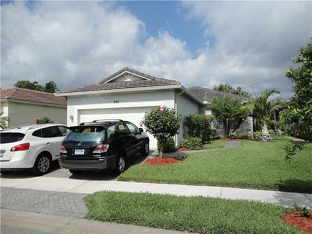 Home For Sale In Saint Lucie West