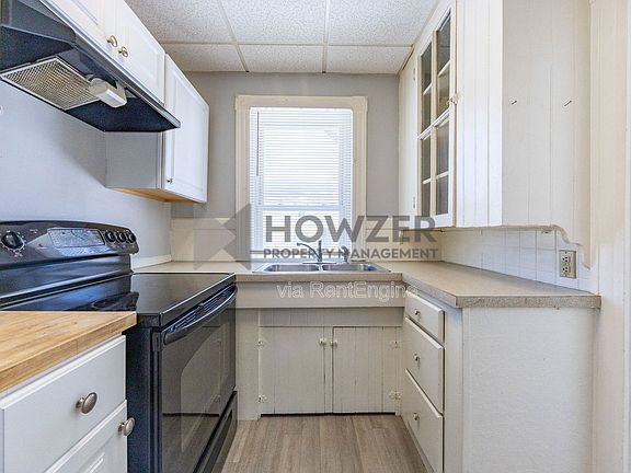 3rd image of 121 Park St #2