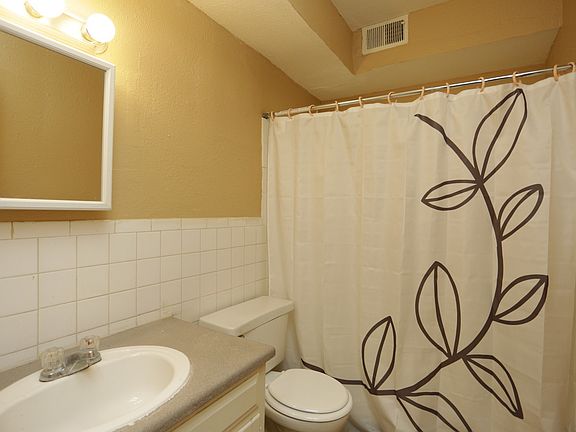 4th image of 913 N 72nd St