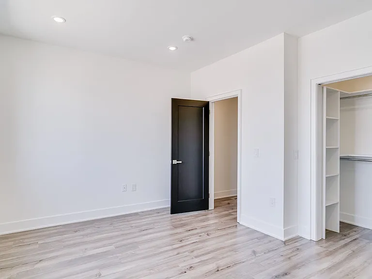 Brand New Luxury Townhouses — Photo 38