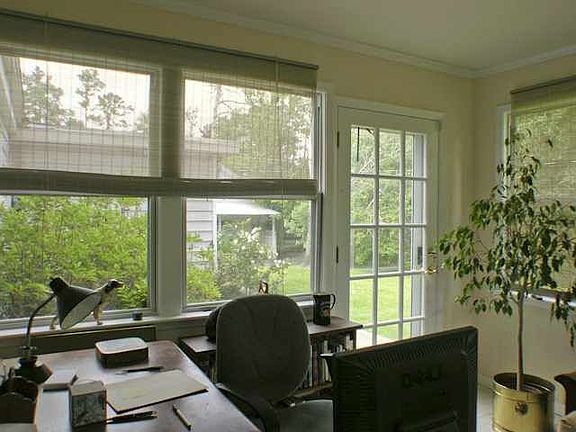 4th image of 560 Potter Dr