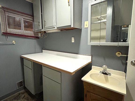 5th image of 10 1/2 Grand St APT 2