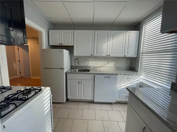 38-40 Freebody St #207, Newport, RI 02840