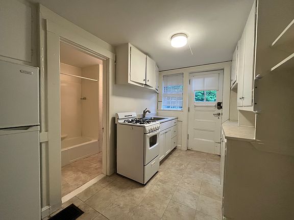 2nd image of 38 Gibson St #3BW