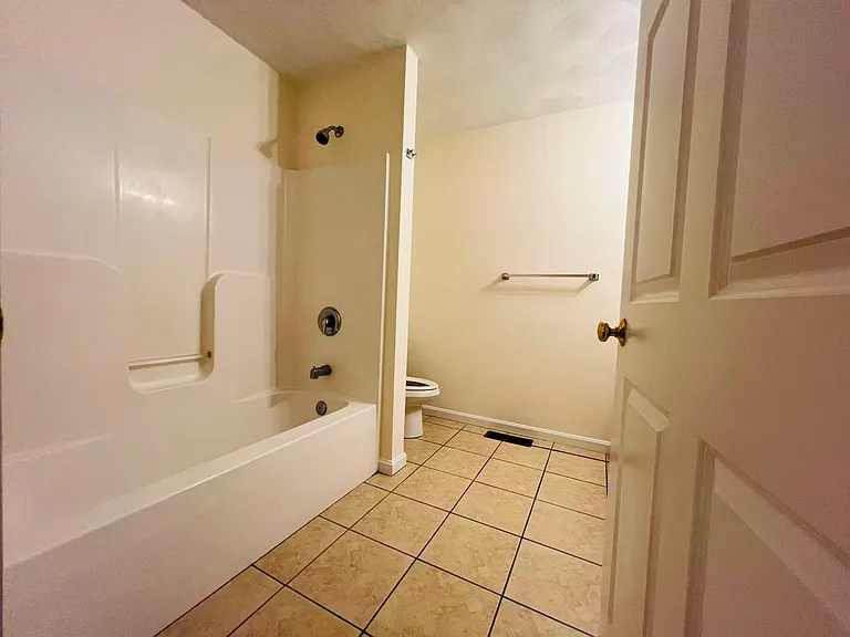 18 Dale St #8B — Photo 6