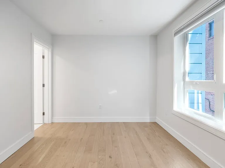 305 Border St #302B — Photo 2