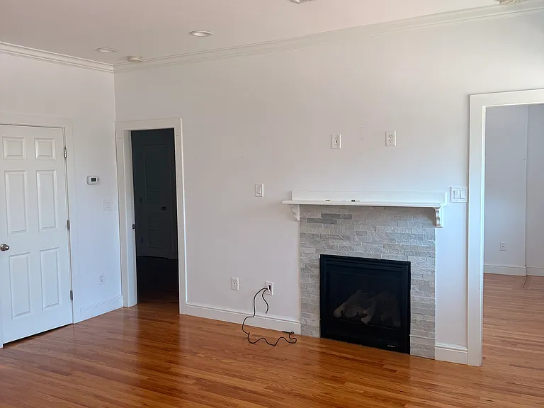 102 Pearl St — Photo 5