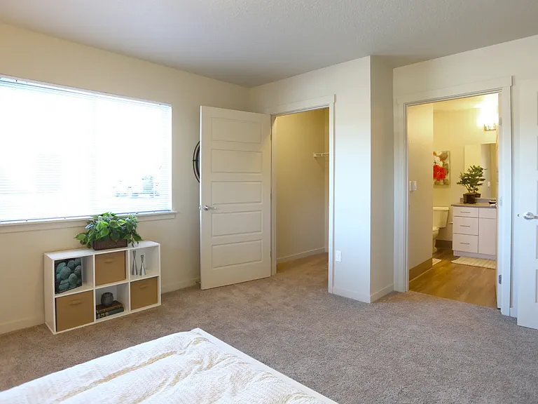 Pioneer Vista — Photo 14