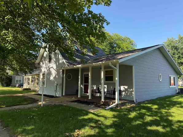 805 S 5th St, Oregon, IL 61061