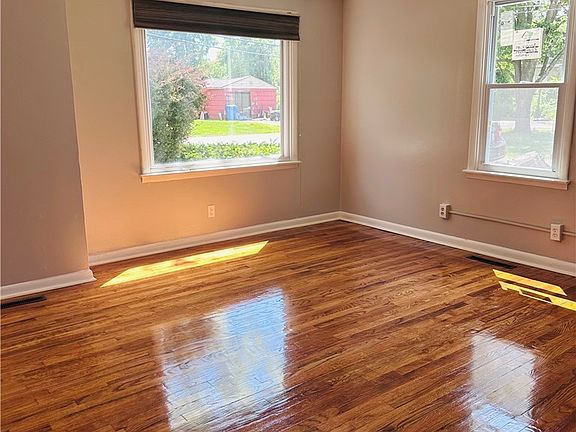 4th image of 168 Verda Ave