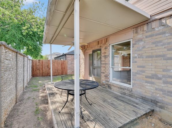 1944 Realistic Dr, Bedford, TX 76021
