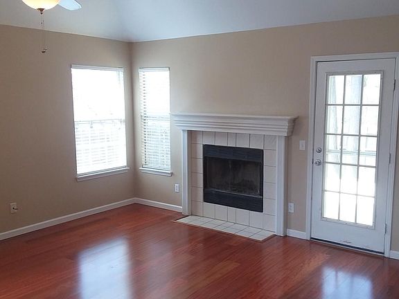 3rd image of 1471 N Timberline Dr