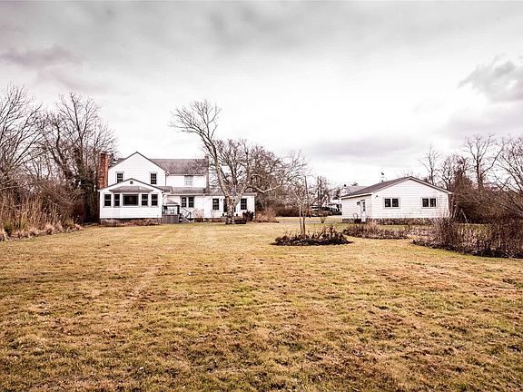 3rd image of 250 S Snedecor Ave