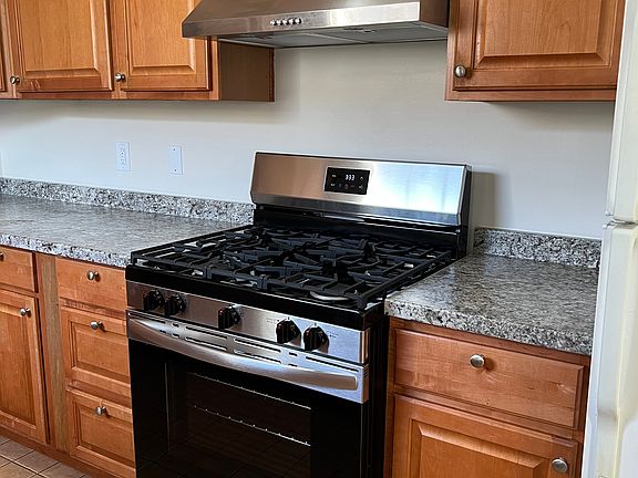 3rd image of 501 42nd St