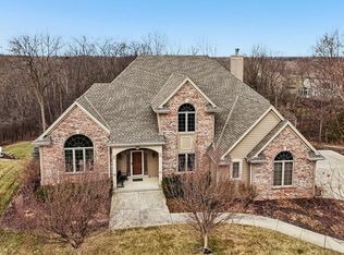 W170N5385 Ridgewood Dr, Menomonee Falls, WI 53051