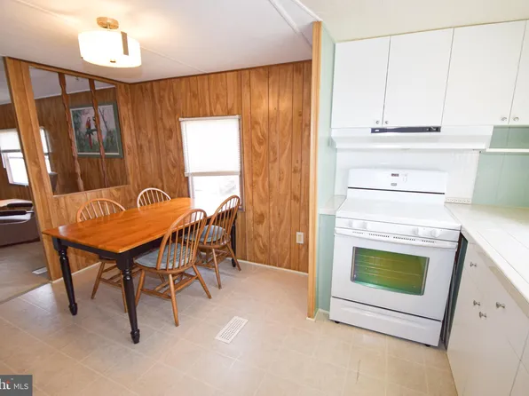 5 Judywood Ln, Essex, MD 21221