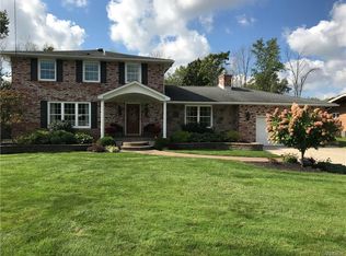 8615 Lozina Dr, Niagara Falls, NY 14304