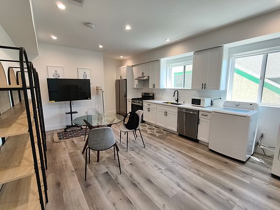 3rd image of 3020 S Normandie Ave #A2