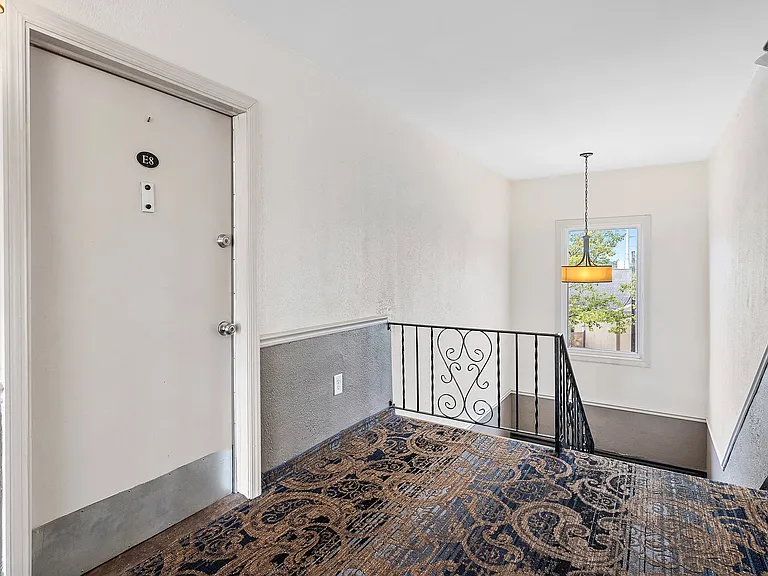 Carriage House Apartments — Photo 17