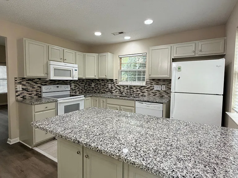 210 Bridford Downs Dr — Photo 36