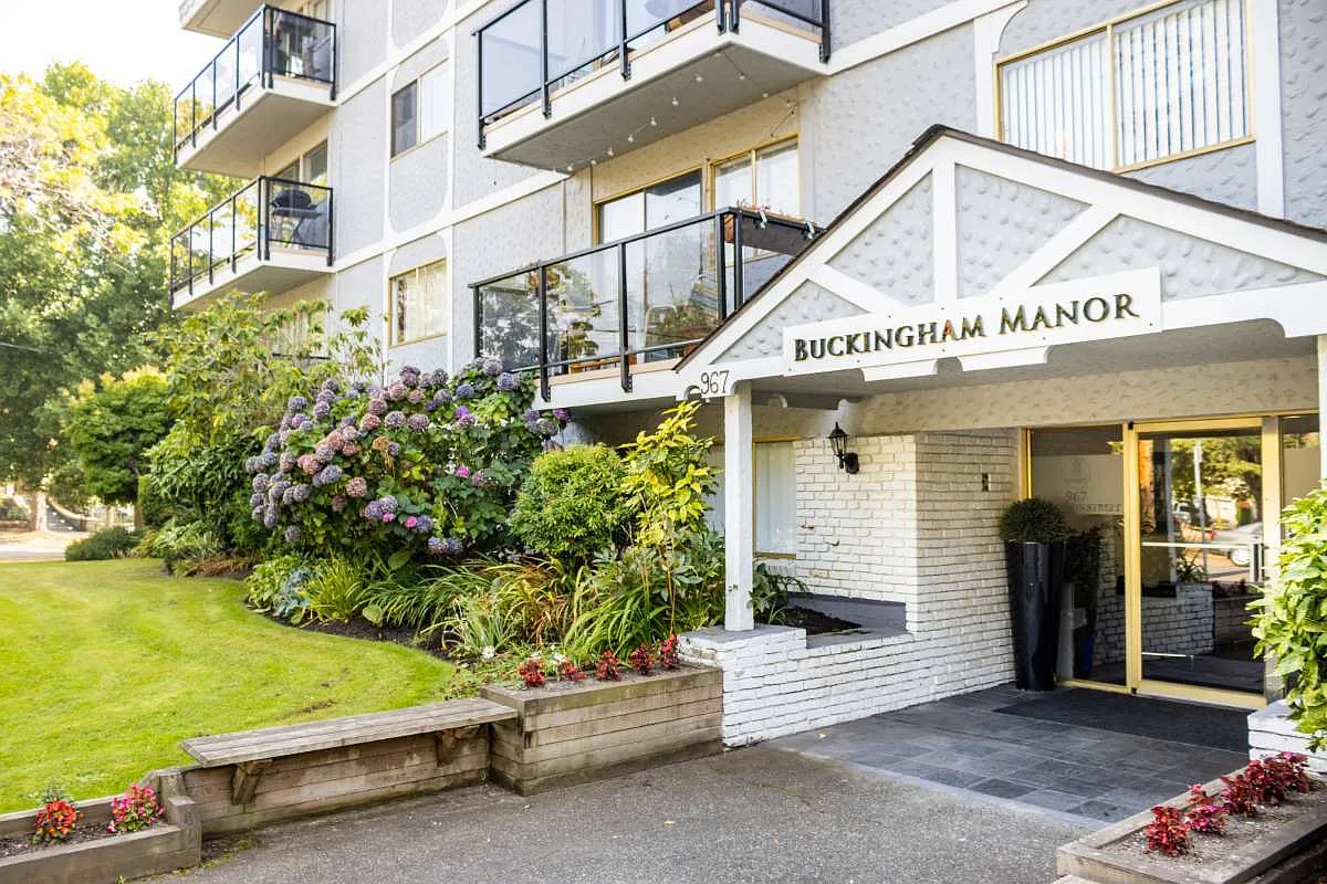 Buckingham Manor — Photo 1