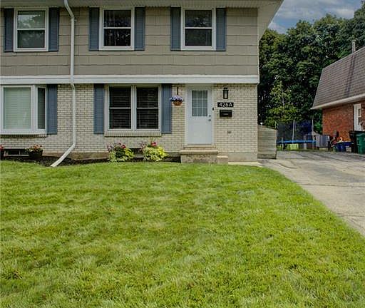 2nd image of 426A Dunvegan Dr