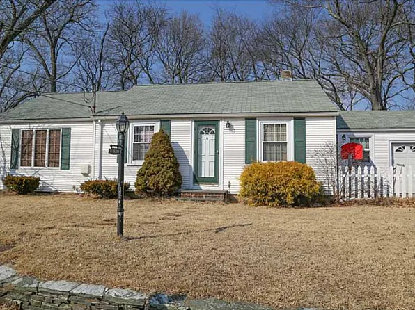 103 Vera St, Warwick, RI 02886