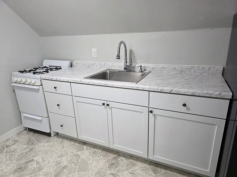 6533 Havelock Ave #2 — Photo 9