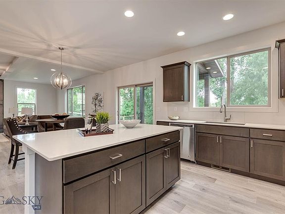 3rd image of 544 Valley Dr