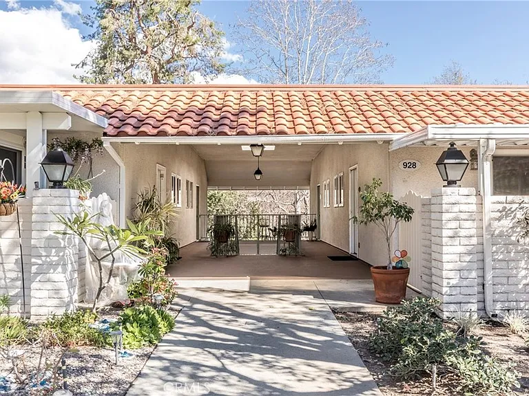 928 Avenue Majorca #O — Photo 7