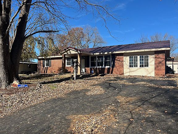 2nd image of 216 Smith Ln