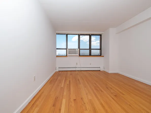 300 Cathedral Parkway image 13 of 18